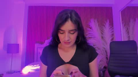 Snapshot of violett_hott_ chatting on February 2, 2026, 12:37 pm violett_hott_ online show from February 2, 2026, 12:37 pm