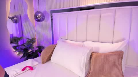 Snapshot of violettacolinss chatting on February 3, 2026, 11:37 am violettacolinss online show from February 3, 2026, 11:37 am