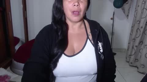 Snapshot of vivian_milf_paint chatting on February 26, 2026, 2:10 am vivian_milf_paint online show from February 26, 2026, 2:10 am