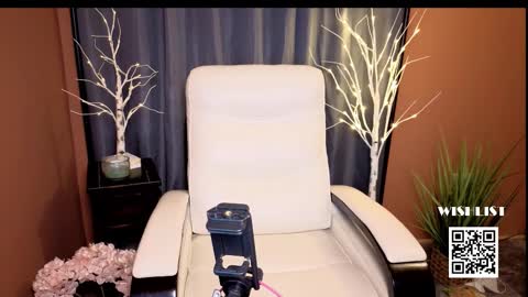 VivianLuxe online show from February 17, 2026, 12:51 am