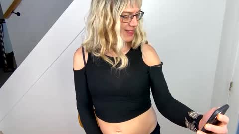 Vivlove online show from January 24, 2025, 6:56 pm