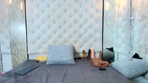 VivianRose online show from February 22, 2026, 2:45 am