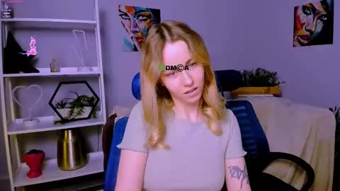 Snapshot of vivienne_sweet chatting on February 28, 2025, 8:39 pm Vivi online show from February 28, 2025, 8:39 pm