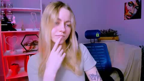 Snapshot of vivienne_sweet chatting on March 1, 2025, 12:17 am Vivi online show from March 1, 2025, 12:17 am