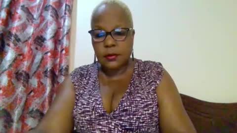 Snapshot of weaverbird25 chatting on January 7, 2026, 7:27 pm weaverbird25 online show from January 7, 2026, 7:27 pm