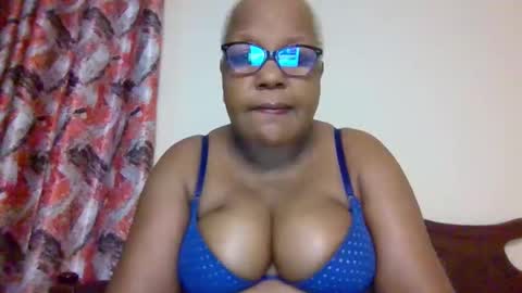 Snapshot of weaverbird25 chatting on March 2, 2026, 8:59 pm weaverbird25 online show from March 2, 2026, 8:59 pm