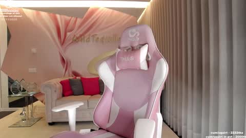 Lili online show from November 5, 2025, 8:42 pm