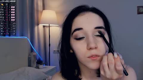 Amalia and Mia online show from February 18, 2025, 1:33 pm