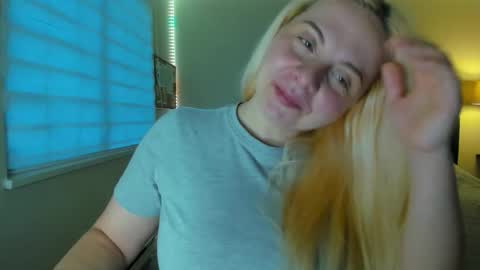 Snapshot of winter_miracle chatting on January 16, 2026, 4:22 pm Winter Miracle online show from January 16, 2026, 4:22 pm