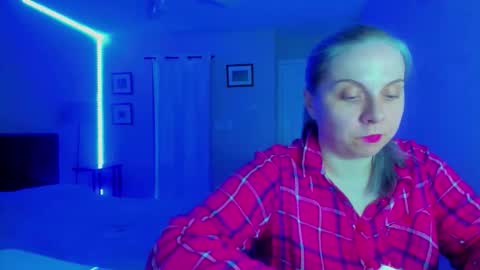 Snapshot of winter_miracle chatting on February 7, 2026, 6:44 pm Winter Miracle online show from February 7, 2026, 6:44 pm