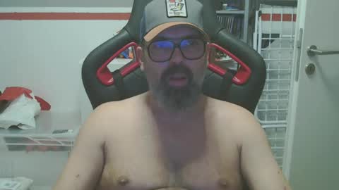 Snapshot of womenizzeer chatting on December 6, 2024, 11:00 am Adam online show from December 6, 2024, 11:00 am