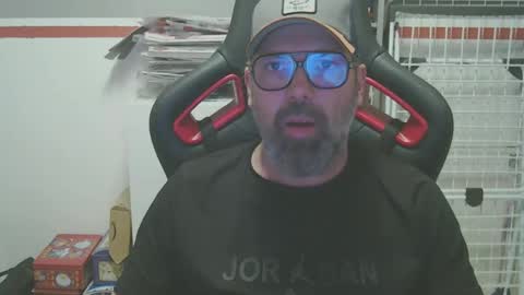 Snapshot of womenizzeer chatting on February 7, 2025, 4:46 pm Adam online show from February 7, 2025, 4:46 pm