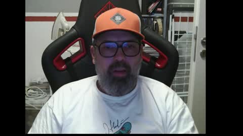 Snapshot of womenizzeer chatting on November 21, 2025, 11:03 pm Adam online show from November 21, 2025, 11:03 pm