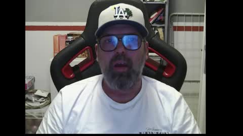 Snapshot of womenizzeer chatting on January 19, 2026, 4:22 pm Adam online show from January 19, 2026, 4:22 pm