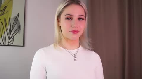 Snapshot of wymonelly chatting on February 18, 2026, 12:23 pm Lily online show from February 18, 2026, 12:23 pm