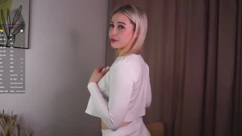 Snapshot of wymonelly chatting on February 23, 2026, 9:34 pm Lily online show from February 23, 2026, 9:34 pm