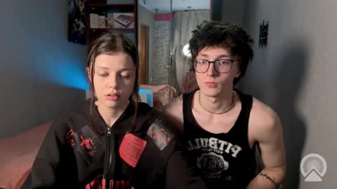 Snapshot of x_files_t chatting on January 19, 2026, 4:05 am Philipp and Este online show from January 19, 2026, 4:05 am