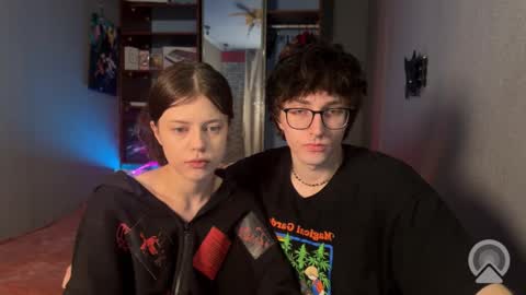 Snapshot of x_files_t chatting on February 4, 2026, 5:24 am Philipp and Este online show from February 4, 2026, 5:24 am