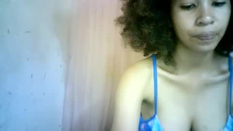 Snapshot of xenna610827 chatting on February 5, 2025, 6:35 am xenna610827 online show from February 5, 2025, 6:35 am