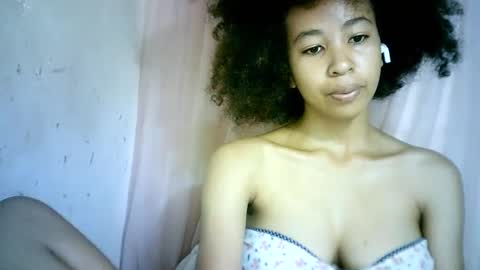 Snapshot of xenna610827 chatting on February 12, 2025, 4:55 pm xenna610827 online show from February 12, 2025, 4:55 pm