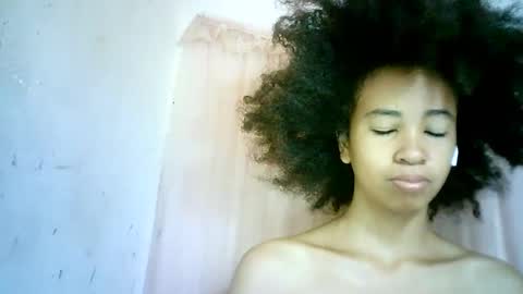 Snapshot of xenna610827 chatting on February 13, 2025, 5:05 am xenna610827 online show from February 13, 2025, 5:05 am