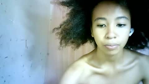 Snapshot of xenna610827 chatting on February 17, 2025, 8:19 am xenna610827 online show from February 17, 2025, 8:19 am