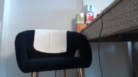 Lola online show from March 5, 2025, 2:34 pm