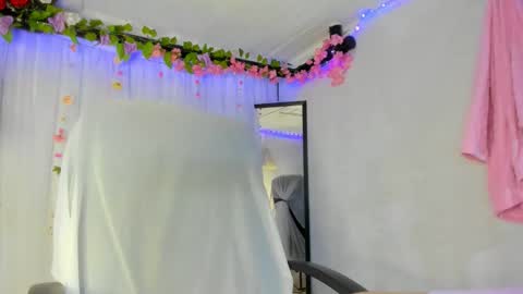 YELINA online show from February 14, 2026, 9:22 pm