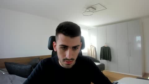 yoda130305 online show from October 31, 2025, 1:45 pm