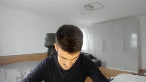 yoda130305 online show from November 9, 2025, 2:59 pm