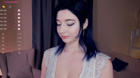 Lina online show from February 5, 2025, 6:35 am