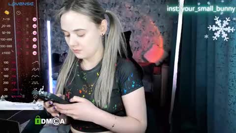 Snapshot of your_small_bunny chatting on February 3, 2026, 6:40 am Molly online show from February 3, 2026, 6:40 am