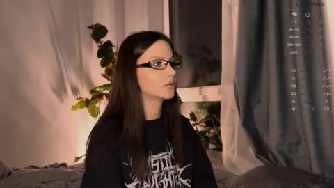 Aida online show from March 11, 2025, 6:52 pm