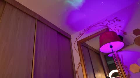 yulian 2811 online show from February 17, 2025, 9:13 am