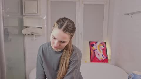 Snapshot of yummyemiily chatting on February 15, 2026, 4:25 pm Emily online show from February 15, 2026, 4:25 pm