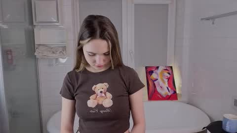 Snapshot of yummyemiily chatting on February 26, 2026, 4:50 pm Emily online show from February 26, 2026, 4:50 pm