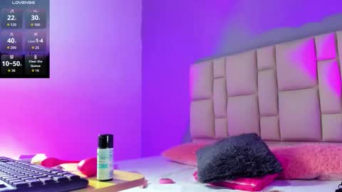 Snapshot of zaphiro__sky chatting on March 2, 2026, 8:43 am zaphiro__sky online show from March 2, 2026, 8:43 am