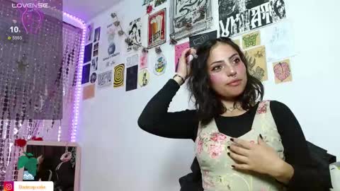 Snapshot of zara_floresxx chatting on February 6, 2025, 9:49 pm Zara Flores online show from February 6, 2025, 9:49 pm