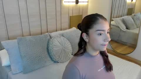 zoe_mhendez online show from January 18, 2026, 12:31 pm
