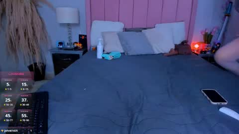 Snapshot of zoemiller32 chatting on December 1, 2025, 12:15 am CuteZoe online show from December 1, 2025, 12:15 am