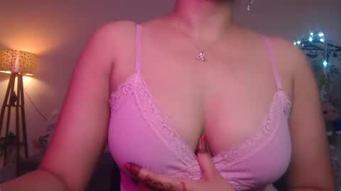 Snapshot of zonayesha chatting on October 21, 2025, 9:43 am Zona online show from October 21, 2025, 9:43 am