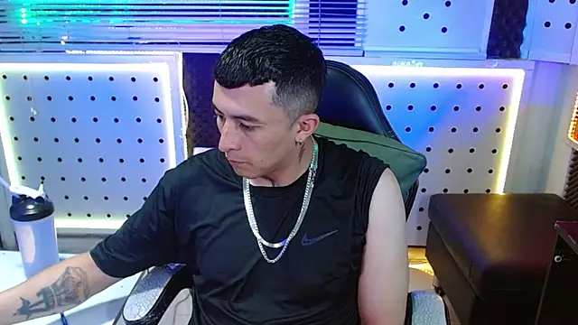 Snapshot of Darko0717 chatting on February 27, 2026, 11:38 pm Darko0717 online show from February 27, 2026, 11:38 pm