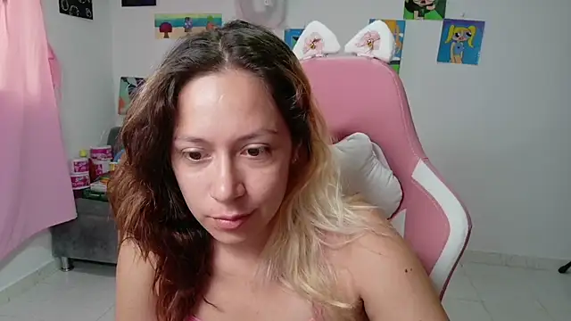 Snapshot of MommyMiaWs chatting on February 3, 2026, 1:27 pm MommyMiaWs online show from February 3, 2026, 1:27 pm