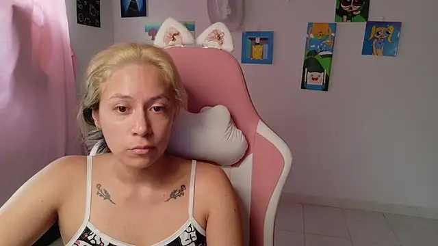 Snapshot of MommyMiaWs chatting on February 10, 2026, 3:27 pm MommyMiaWs online show from February 10, 2026, 3:27 pm