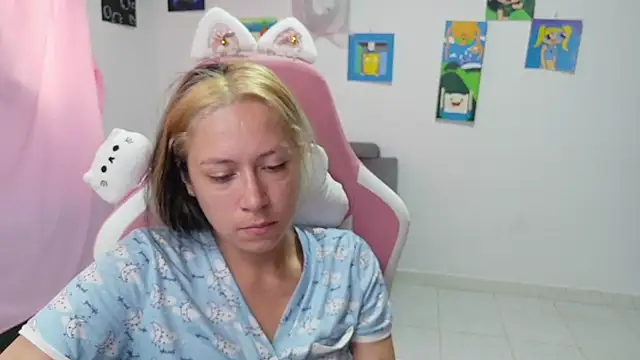 Snapshot of MommyMiaWs chatting on February 12, 2026, 2:01 pm MommyMiaWs online show from February 12, 2026, 2:01 pm