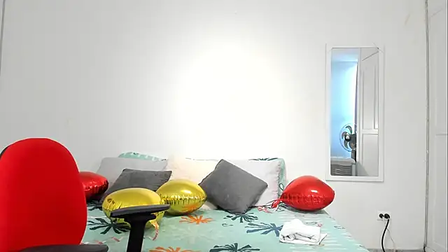 Snapshot of Estrella_Duran chatting on March 17, 2025, 7:15 pm Estrella Duran online show from March 17, 2025, 7:15 pm