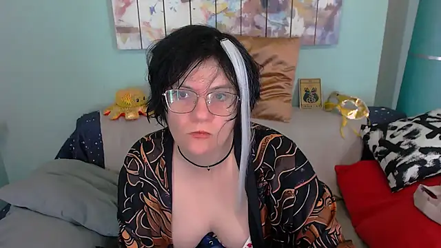 EverlyRays online show from October 21, 2025, 4:41 pm