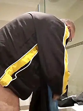 Snapshot of stiffandlubed@xh chatting on December 19, 2025, 9:22 pm stiffandlubedxh online show from December 19, 2025, 9:22 pm