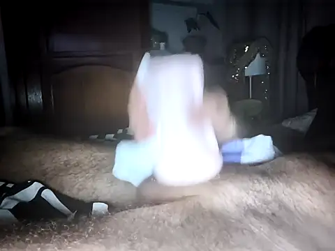 Snapshot of Hungthugl chatting on March 3, 2026, 5:52 pm Hungthugl online show from March 3, 2026, 5:52 pm