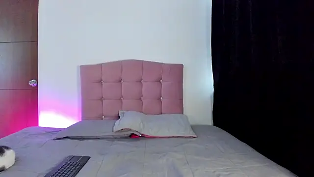 MarieLatex online show from February 17, 2026, 3:51 pm